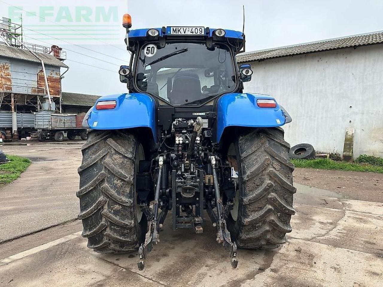 Farm tractor New Holland t7.270: picture 6