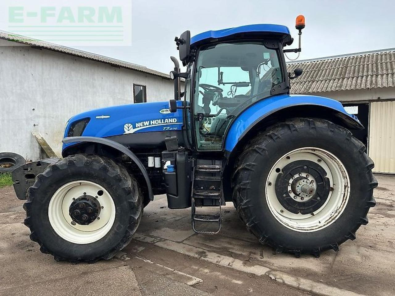 Farm tractor New Holland t7.270: picture 8