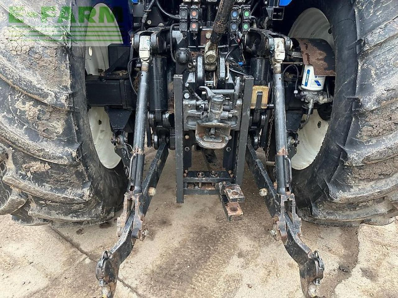 Farm tractor New Holland t7.270: picture 21