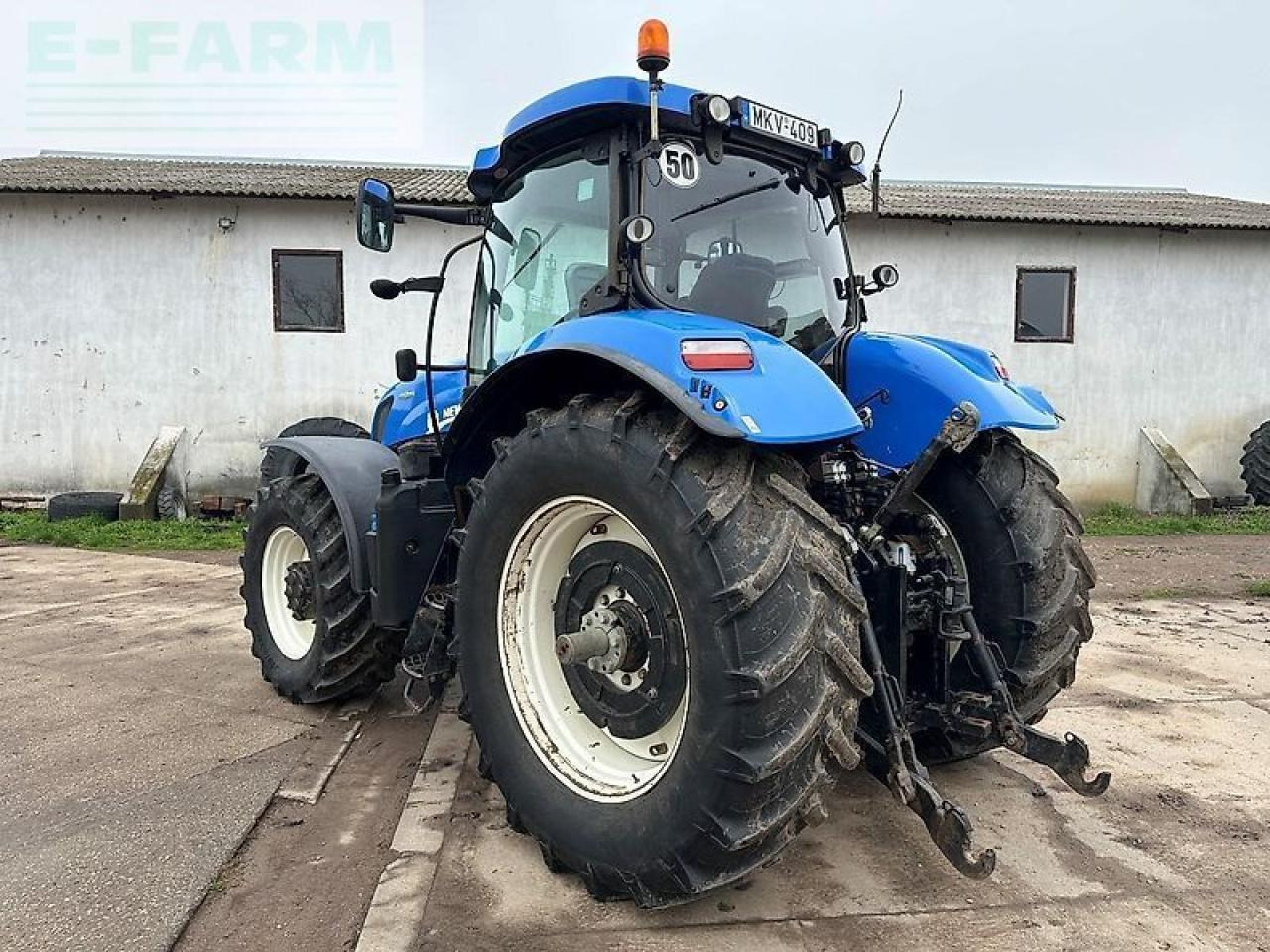 Farm tractor New Holland t7.270: picture 7