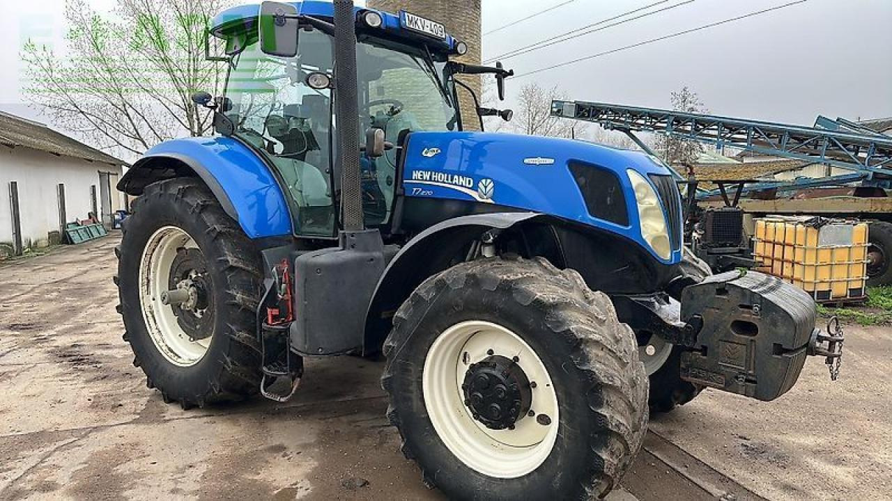 Farm tractor New Holland t7.270: picture 39