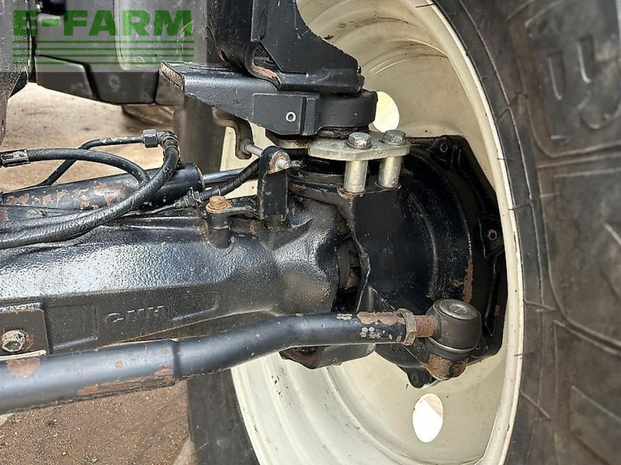 Farm tractor New Holland t7.270: picture 10