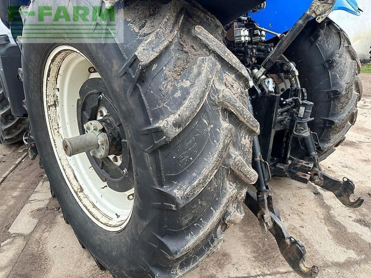 Farm tractor New Holland t7.270: picture 19