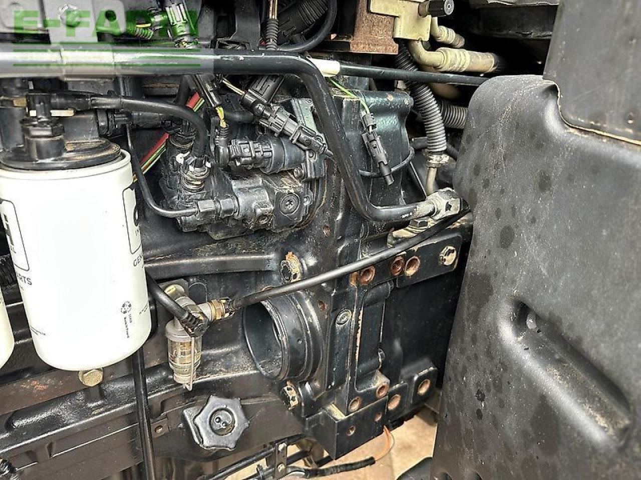 Farm tractor New Holland t7.270: picture 14