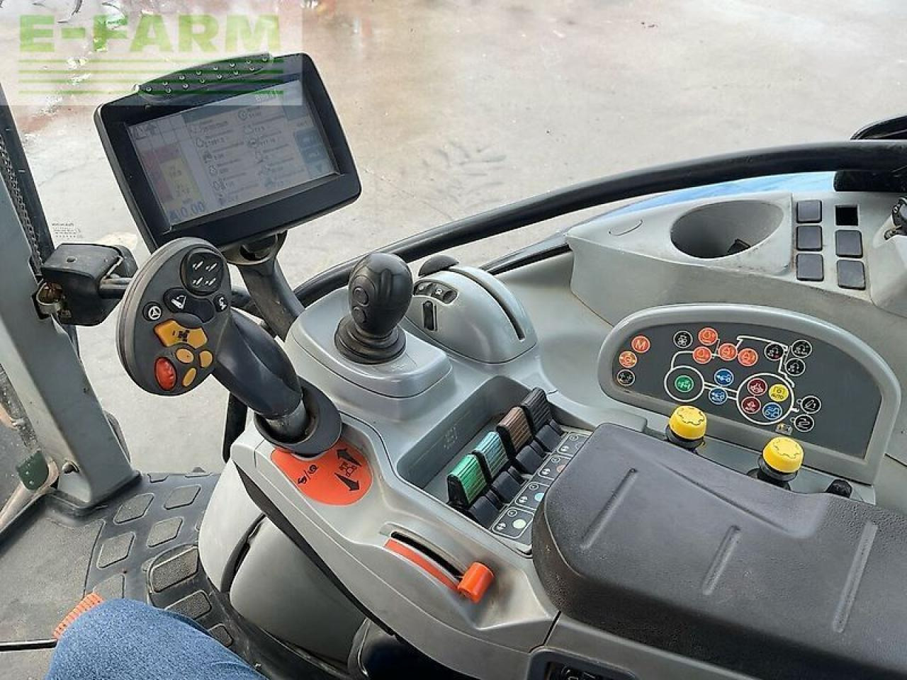 Farm tractor New Holland t7050: picture 21