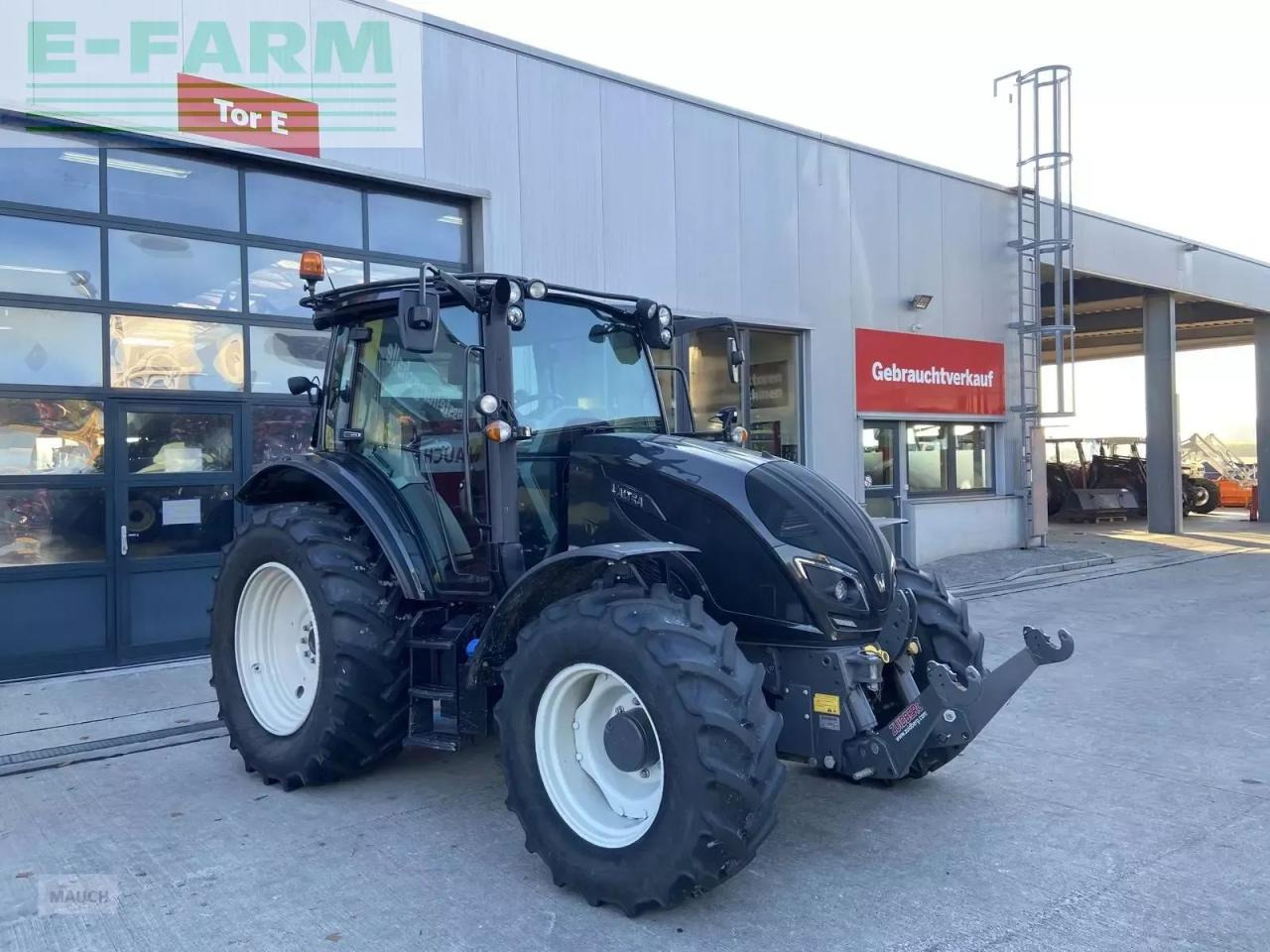 Valtra a 114 - Farm tractor: picture 3 Valtra a 114 - Farm tractor: picture 3