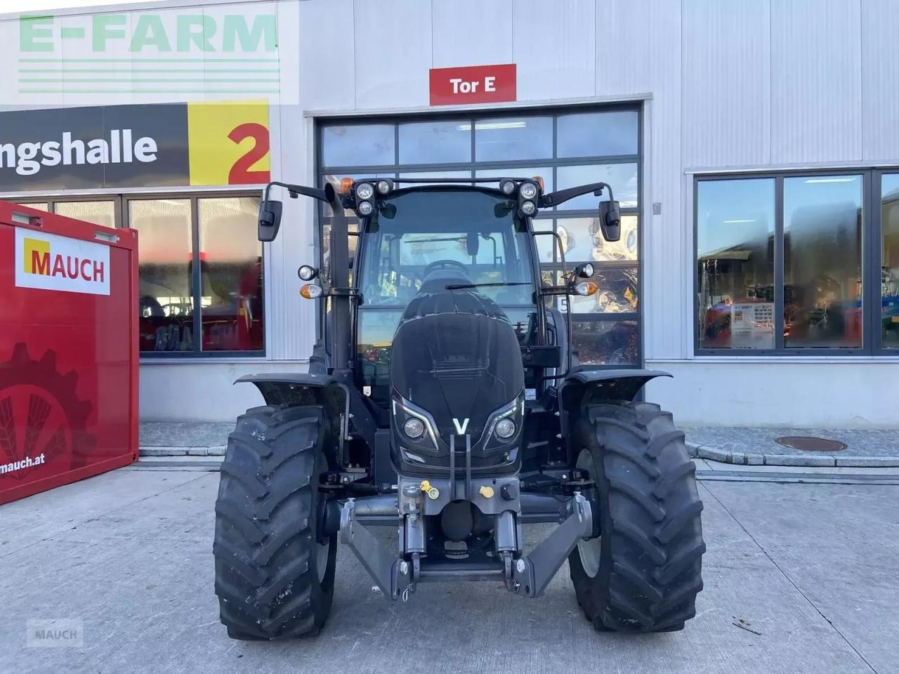 Valtra a 114 - Farm tractor: picture 2 Valtra a 114 - Farm tractor: picture 2