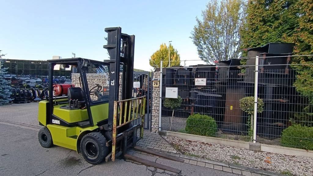 Clark CGP 25 Duplex, hydr. Seitenschieber, Hubhöhe 4,15 - LPG forklift: picture 2 Clark CGP 25 Duplex, hydr. Seitenschieber, Hubhöhe 4,15 - LPG forklift: picture 2