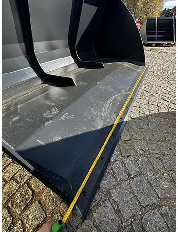 Big Volumenschaufel 250 cm mit Merlo ZM2 Aufnahme - Bucket: picture 2 Big Volumenschaufel 250 cm mit Merlo ZM2 Aufnahme - Bucket: picture 2