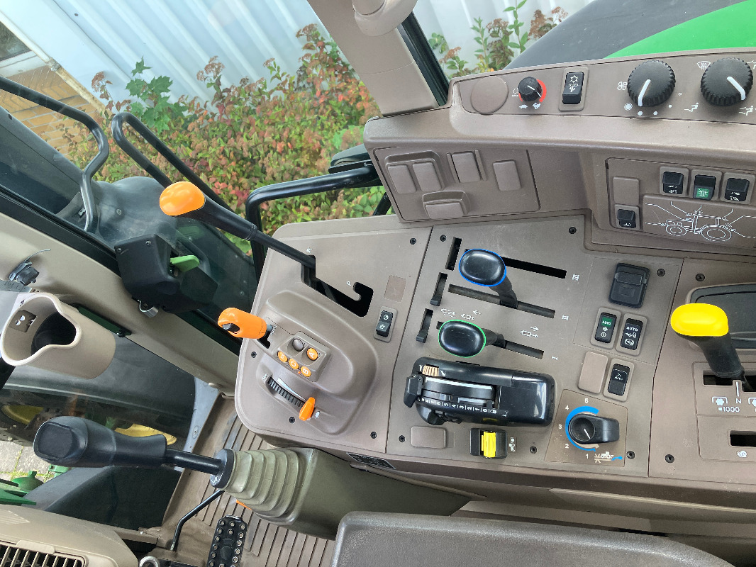 Farm tractor John Deere 6175M: picture 9