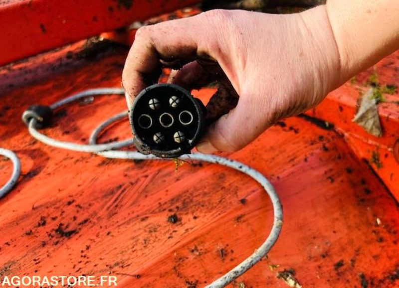 Balayeuse Avant BRUGNOT - BR120 - N°Série 741 - 02/2002 (hydraulique à revoir) - Agricultural machinery: picture 3 Balayeuse Avant BRUGNOT - BR120 - N°Série 741 - 02/2002 (hydraulique à revoir) - Agricultural machinery: picture 3