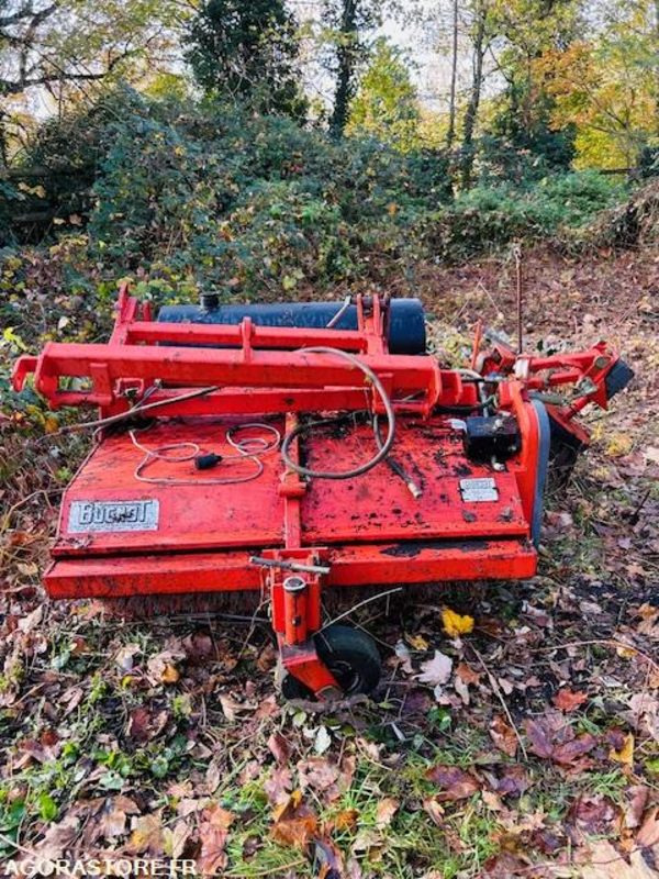 Balayeuse Avant BRUGNOT - BR120 - N°Série 741 - 02/2002 (hydraulique à revoir) - Agricultural machinery: picture 2 Balayeuse Avant BRUGNOT - BR120 - N°Série 741 - 02/2002 (hydraulique à revoir) - Agricultural machinery: picture 2