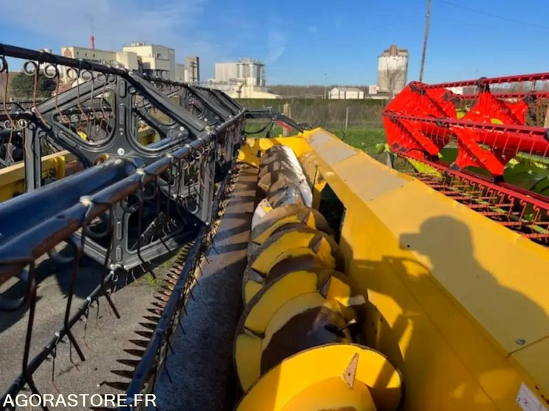 Agricultural machinery MOISSONNEUSE BATTEUSE NEW HOLLAND CR 8.80 - 2017 / 1847 HEURES: picture 16 Agricultural machinery MOISSONNEUSE BATTEUSE NEW HOLLAND CR 8.80 - 2017 / 1847 HEURES: picture 16