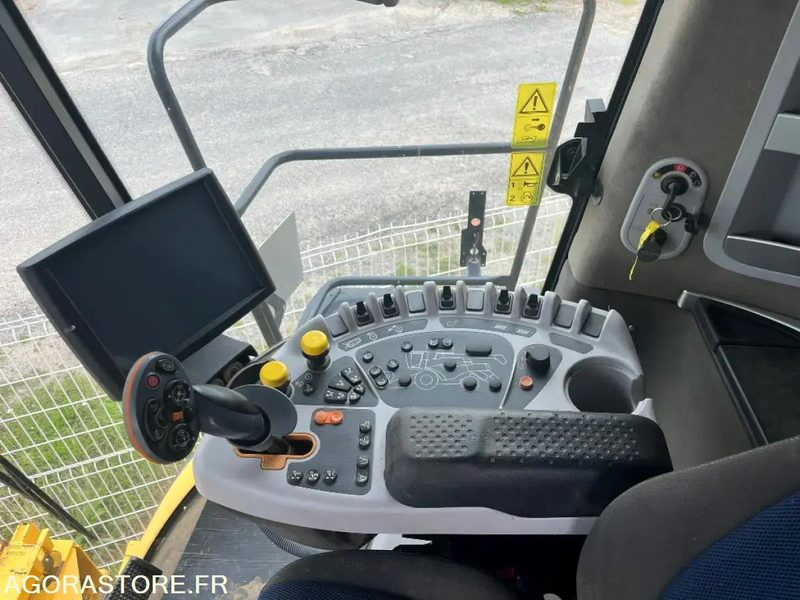 Agricultural machinery MOISSONNEUSE BATTEUSE NEW HOLLAND CR 8.80 - 2017 / 1847 HEURES: picture 9 Agricultural machinery MOISSONNEUSE BATTEUSE NEW HOLLAND CR 8.80 - 2017 / 1847 HEURES: picture 9