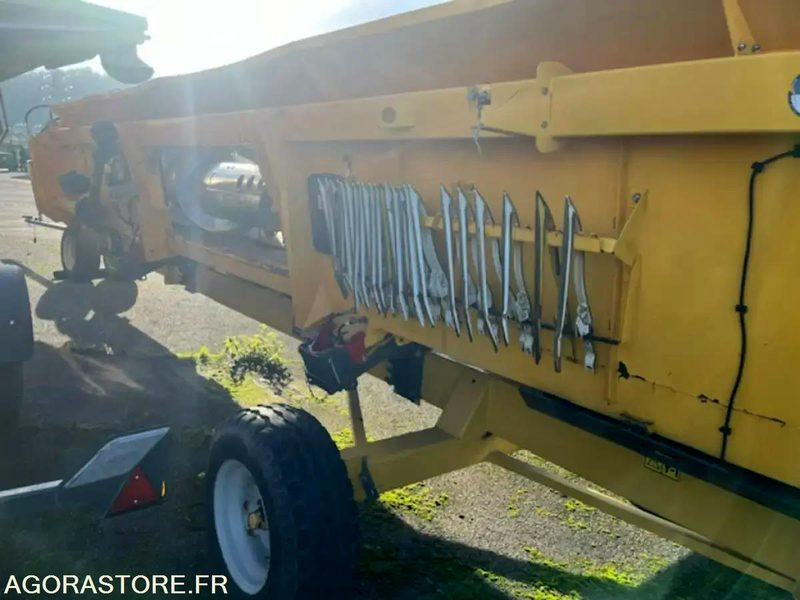 Agricultural machinery MOISSONNEUSE BATTEUSE NEW HOLLAND CR 8.80 - 2017 / 1847 HEURES: picture 22 Agricultural machinery MOISSONNEUSE BATTEUSE NEW HOLLAND CR 8.80 - 2017 / 1847 HEURES: picture 22