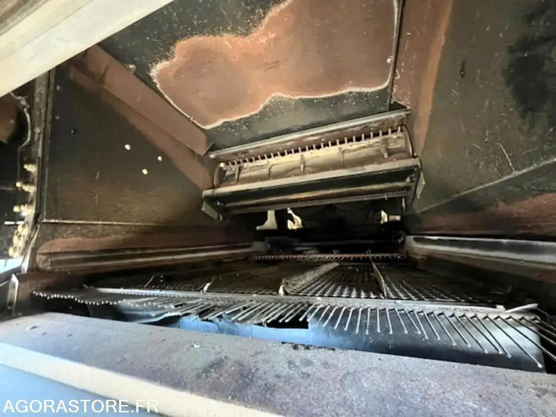 Agricultural machinery MOISSONNEUSE BATTEUSE NEW HOLLAND CR 8.80 - 2017 / 1847 HEURES: picture 26 Agricultural machinery MOISSONNEUSE BATTEUSE NEW HOLLAND CR 8.80 - 2017 / 1847 HEURES: picture 26