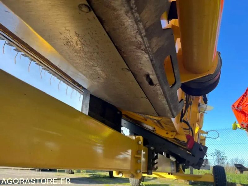 Agricultural machinery MOISSONNEUSE BATTEUSE NEW HOLLAND CR 8.80 - 2017 / 1847 HEURES: picture 13 Agricultural machinery MOISSONNEUSE BATTEUSE NEW HOLLAND CR 8.80 - 2017 / 1847 HEURES: picture 13