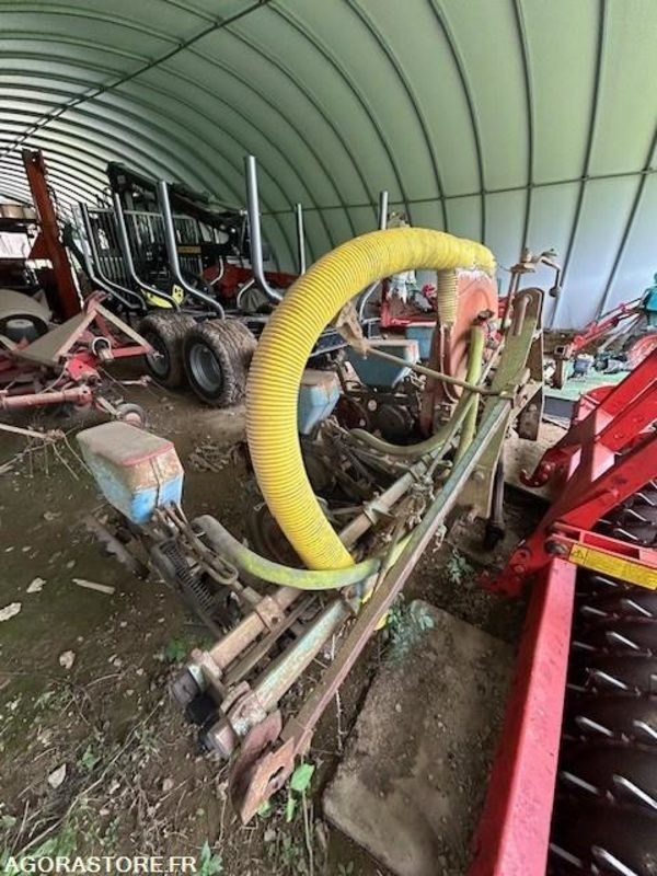 SEMOIR MONOSEM 4 RANGS - Agricultural machinery: picture 4 SEMOIR MONOSEM 4 RANGS - Agricultural machinery: picture 4