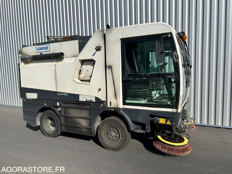BALAYEUSE DE VOIRIE - SCHMIDT CLEANGO 500 - 2011 - 10 000 HEURES - Road sweeper: picture 1 BALAYEUSE DE VOIRIE - SCHMIDT CLEANGO 500 - 2011 - 10 000 HEURES - Road sweeper: picture 1
