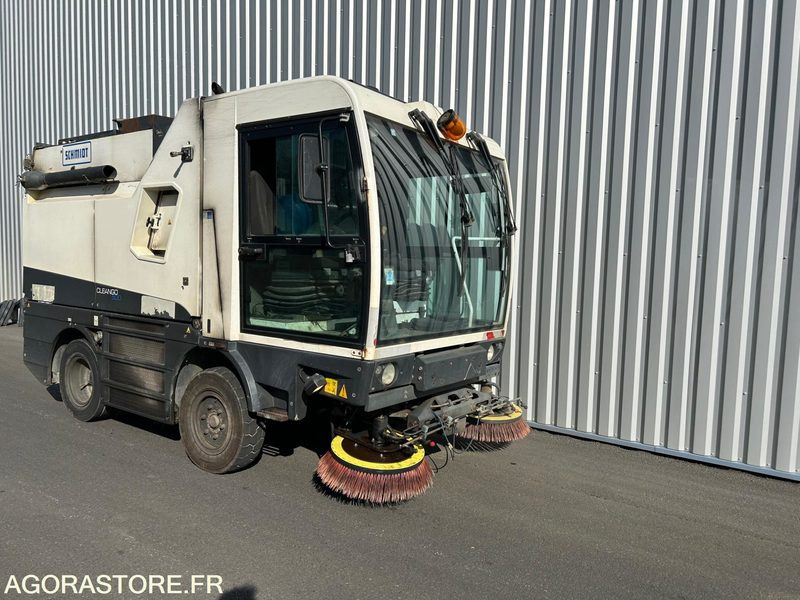 BALAYEUSE DE VOIRIE - SCHMIDT CLEANGO 500 - 2011 - 10 000 HEURES - Road sweeper: picture 3 BALAYEUSE DE VOIRIE - SCHMIDT CLEANGO 500 - 2011 - 10 000 HEURES - Road sweeper: picture 3