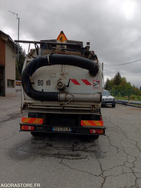 BALAYEUSE de Voiries- RENAULT MIDLUM 220 DXI avec aspiratrice EUROVOIRIE 3620h - Road sweeper: picture 3 BALAYEUSE de Voiries- RENAULT MIDLUM 220 DXI avec aspiratrice EUROVOIRIE 3620h - Road sweeper: picture 3