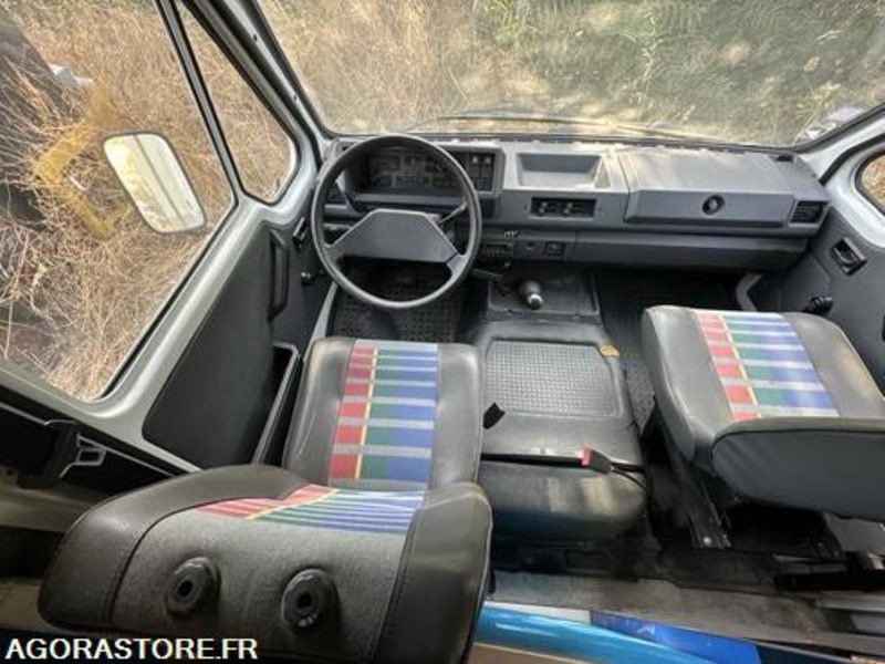 BIBLIOBUS RENAULT MASTER - 1992 - 86490KM - 6998GA2B - Panel van: picture 2 BIBLIOBUS RENAULT MASTER - 1992 - 86490KM - 6998GA2B - Panel van: picture 2