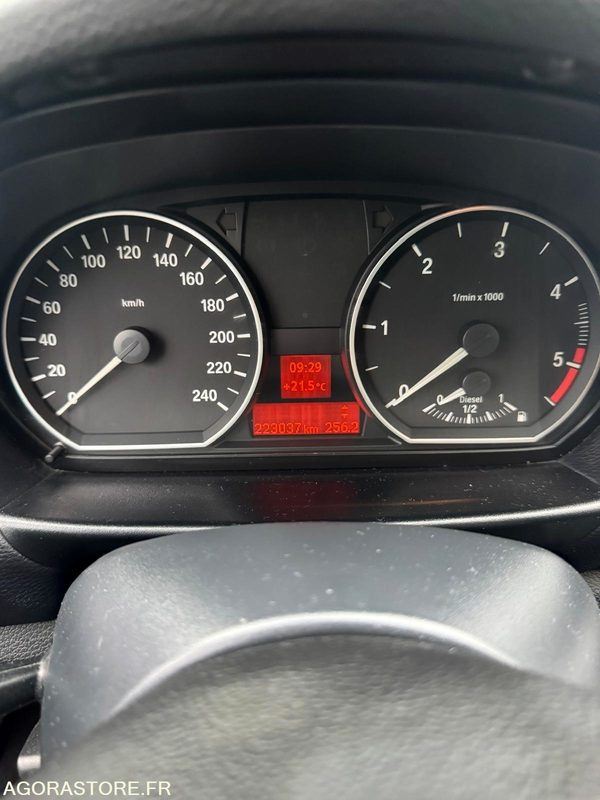 BMW SERIE 1 118d - Car: picture 4 BMW SERIE 1 118d - Car: picture 4