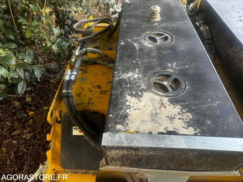 Balai pour relevage avant ou arrière Rabaud Turbonet 1500 - Road sweeper: picture 1 Balai pour relevage avant ou arrière Rabaud Turbonet 1500 - Road sweeper: picture 1