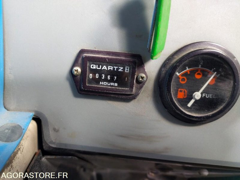 Balayeuse aspiratrice de trottoirs TENNANT LITTER HAWK 4100 on lease Balayeuse aspiratrice de trottoirs TENNANT LITTER HAWK 4100: picture 9