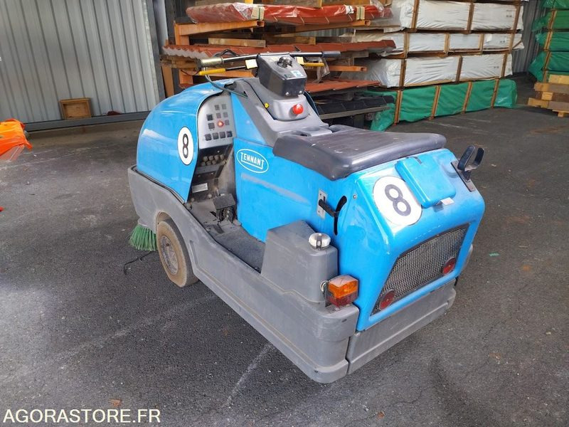 Balayeuse aspiratrice de trottoirs TENNANT LITTER HAWK 4100 - Road sweeper: picture 3 Balayeuse aspiratrice de trottoirs TENNANT LITTER HAWK 4100 - Road sweeper: picture 3