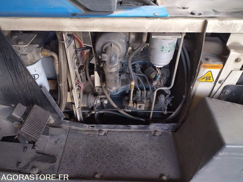 Balayeuse aspiratrice de trottoirs TENNANT LITTER HAWK 4100 on lease Balayeuse aspiratrice de trottoirs TENNANT LITTER HAWK 4100: picture 7