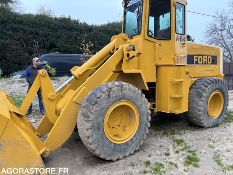 CHARGEUSE FORD A-64 1975 5650 HEURES - Loader: picture 1 CHARGEUSE FORD A-64 1975 5650 HEURES - Loader: picture 1