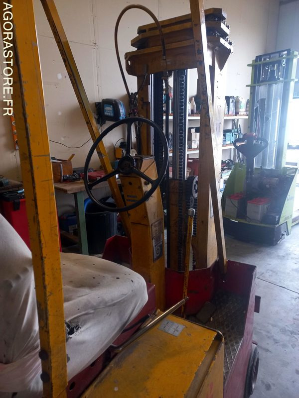 CHARIOT ELEVATEUR ELECTRIQUE TRIPLEX LEVEE LIBRE - Electric forklift: picture 2 CHARIOT ELEVATEUR ELECTRIQUE TRIPLEX LEVEE LIBRE - Electric forklift: picture 2