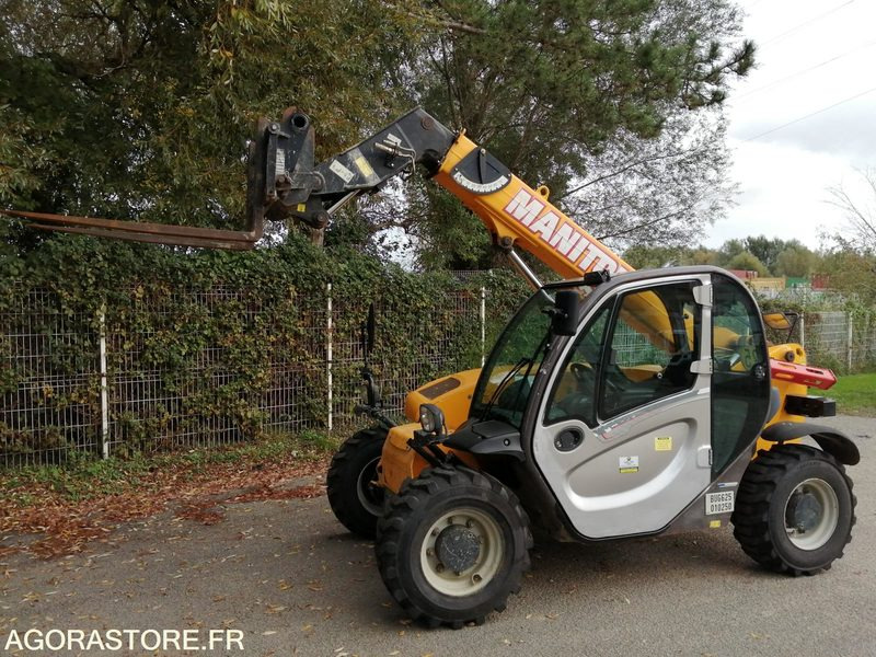 CHARIOT TELESCOPIQUE FIXE - MANITOU - 2.5 T - 2014 / 3910 HEURES - Telescopic handler: picture 3 CHARIOT TELESCOPIQUE FIXE - MANITOU - 2.5 T - 2014 / 3910 HEURES - Telescopic handler: picture 3