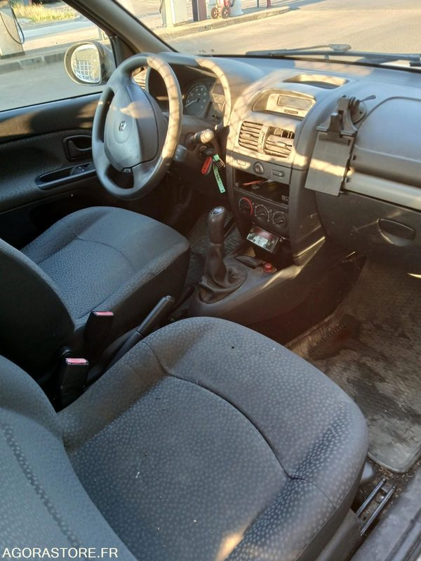 CLIO DCI 2009 203197 KM IL Y A UNE CONTRE VISITE - Small van: picture 5 CLIO DCI 2009 203197 KM IL Y A UNE CONTRE VISITE - Small van: picture 5