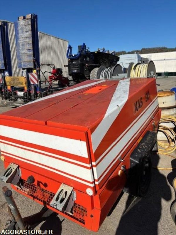 COMPRESSEUR ATLAS COPCO XAS90 1020 HEURES 1995 AVEC 7 MARTEAUX ET 1 DISQUEUSE - Air compressor: picture 5 COMPRESSEUR ATLAS COPCO XAS90 1020 HEURES 1995 AVEC 7 MARTEAUX ET 1 DISQUEUSE - Air compressor: picture 5