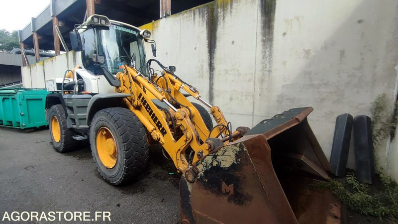 Chargeuse LIEBHERR L524 avec godet haut déversement - 2012 - Loader: picture 1 Chargeuse LIEBHERR L524 avec godet haut déversement - 2012 - Loader: picture 1