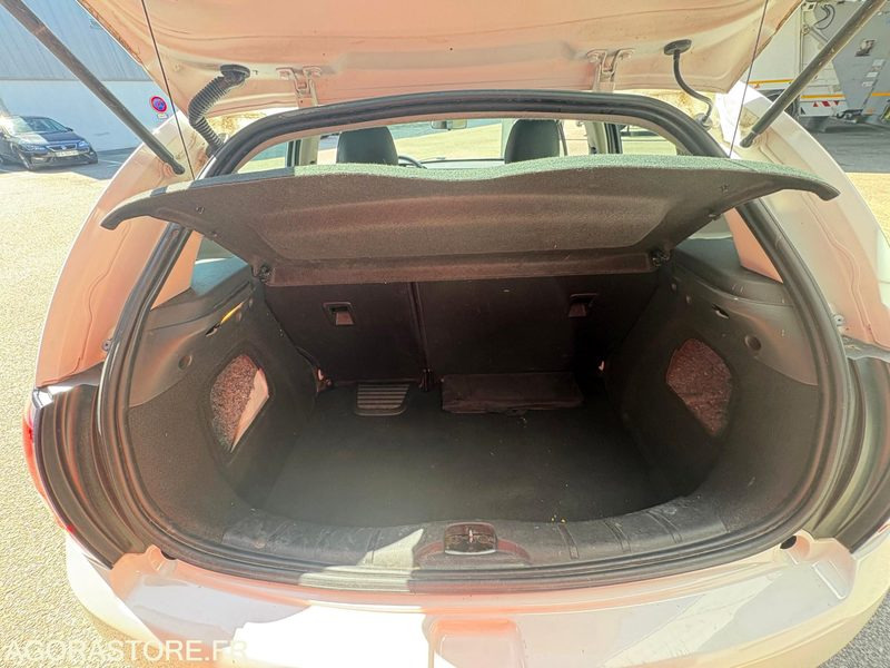 Citroën C3 - 2013 - 233 100 km - DB126JA - Car: picture 5 Citroën C3 - 2013 - 233 100 km - DB126JA - Car: picture 5