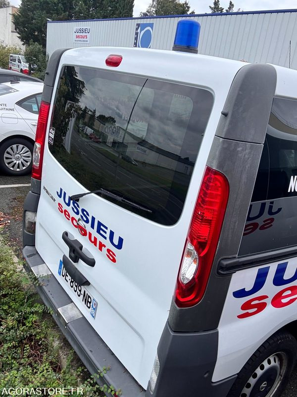 DE-899-NB - Roulant - NISSAN PRIMASTAR - VASP - CG KS - 179 000 Kms - Ambulance: picture 4 DE-899-NB - Roulant - NISSAN PRIMASTAR - VASP - CG KS - 179 000 Kms - Ambulance: picture 4