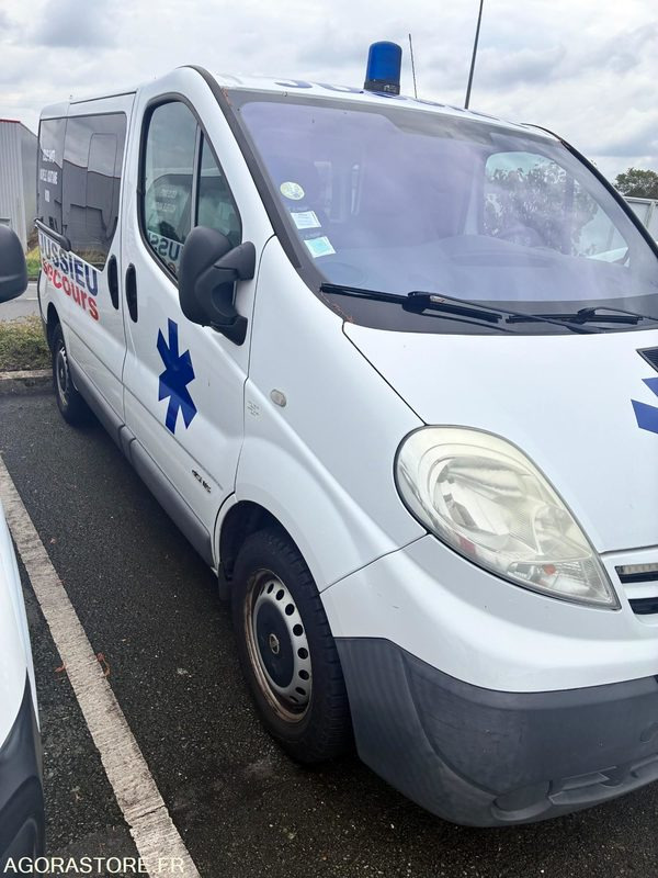 DE-899-NB - Roulant - NISSAN PRIMASTAR - VASP - CG KS - 179 000 Kms - Ambulance: picture 2 DE-899-NB - Roulant - NISSAN PRIMASTAR - VASP - CG KS - 179 000 Kms - Ambulance: picture 2
