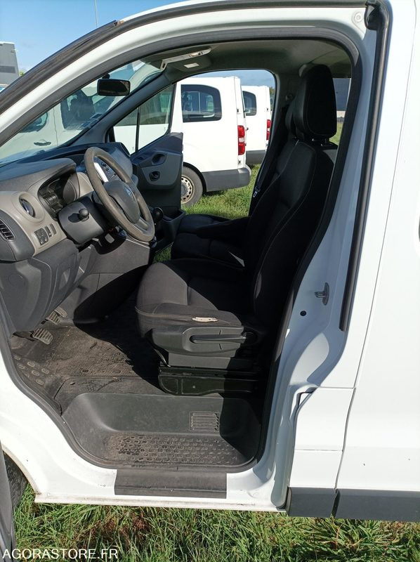 DS-311-SJ - Roulant - RENAULT TRAFIC - VP - 331 363 Kms - Minibus, Passenger van: picture 5 DS-311-SJ - Roulant - RENAULT TRAFIC - VP - 331 363 Kms - Minibus, Passenger van: picture 5