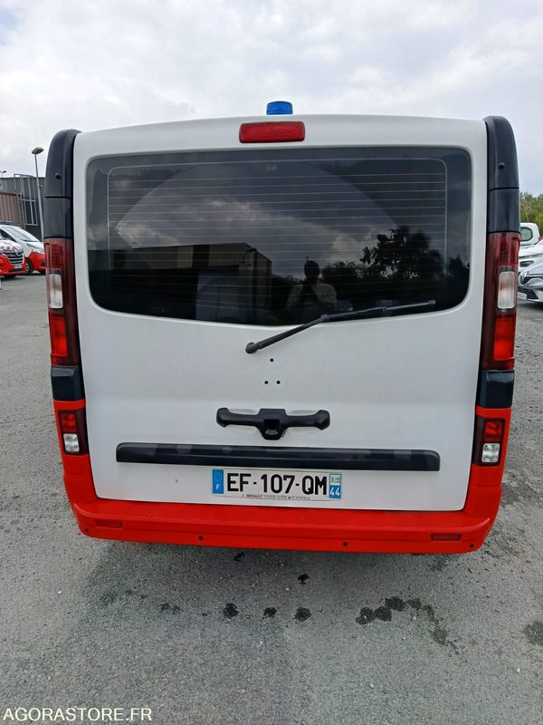 EF-107-QM - Non Roulant - RENAULT TRAFIC - VASP - 296 760 Kms - Ambulance: picture 4 EF-107-QM - Non Roulant - RENAULT TRAFIC - VASP - 296 760 Kms - Ambulance: picture 4