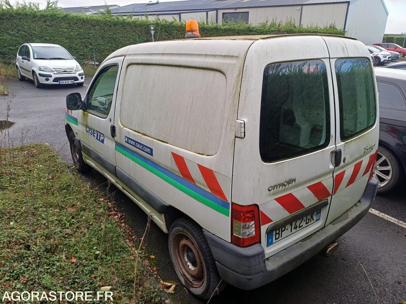 FOURGONNETTE - CITROEN - BERLINGO - 2011 / 292700 KM - BP142GK - Small van: picture 4 FOURGONNETTE - CITROEN - BERLINGO - 2011 / 292700 KM - BP142GK - Small van: picture 4