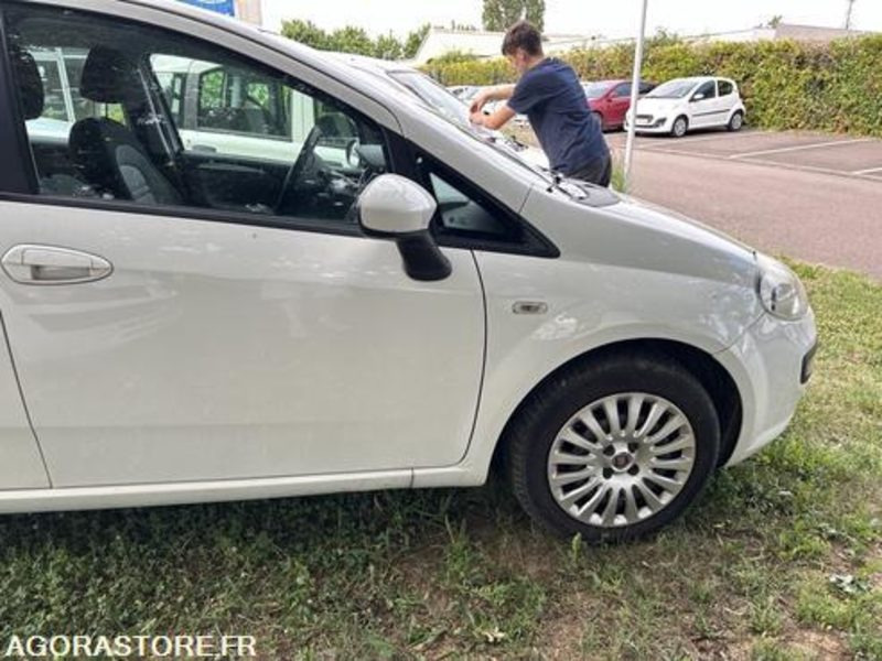 Fiat Punto - BW504YJ - Car: picture 3 Fiat Punto - BW504YJ - Car: picture 3