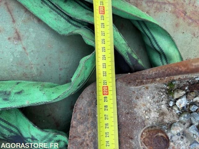 GODET DE CHARGEUR 2800 LITRES EN ATTACHE TYPE VOLVO - Loader bucket: picture 5 GODET DE CHARGEUR 2800 LITRES EN ATTACHE TYPE VOLVO - Loader bucket: picture 5