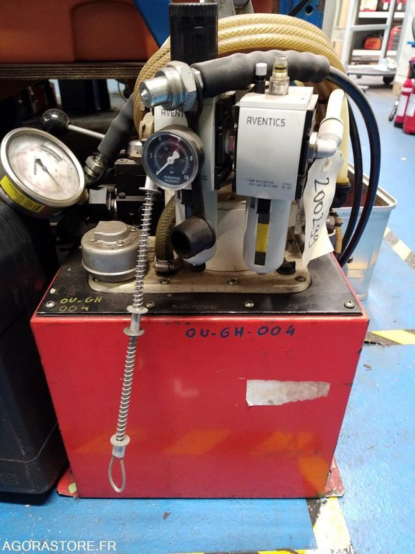GROUPE HYDRAULIQUE POUR SERRAGE - Tool/ Equipment: picture 2 GROUPE HYDRAULIQUE POUR SERRAGE - Tool/ Equipment: picture 2