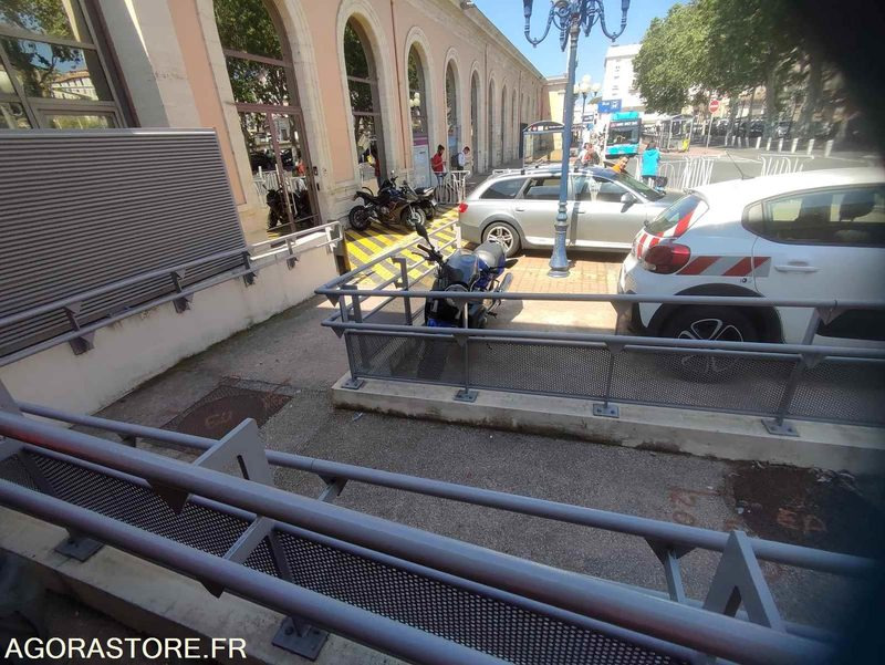 Garde-corps et main courante métalliques pour rampe PMR - Tool/ Equipment: picture 2 Garde-corps et main courante métalliques pour rampe PMR - Tool/ Equipment: picture 2