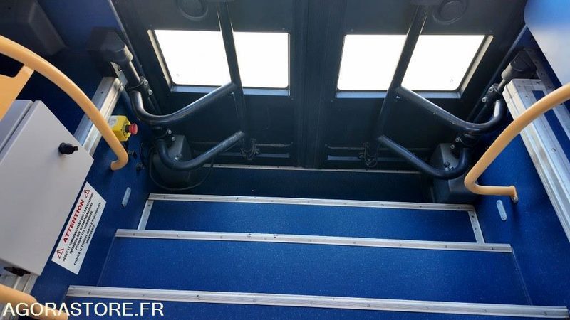 School bus Irisbus / Iveco Crossway / 12.8m / Lift / Clim: picture 10