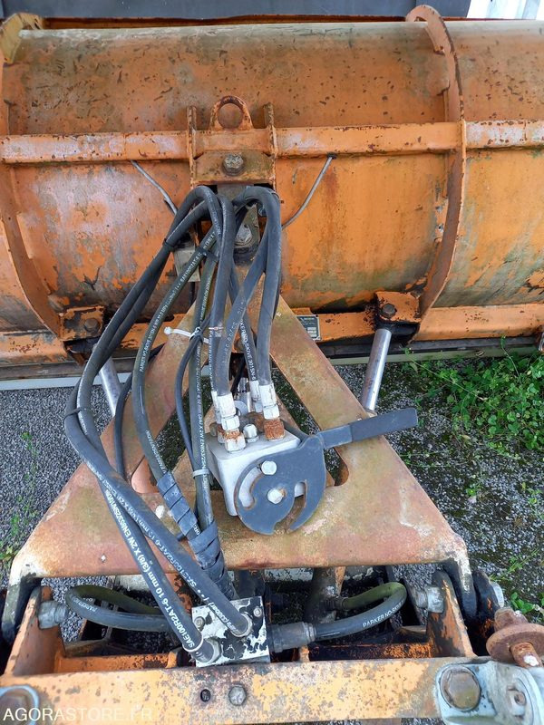 LAME DE DENEIGEMENT - Construction equipment: picture 4 LAME DE DENEIGEMENT - Construction equipment: picture 4