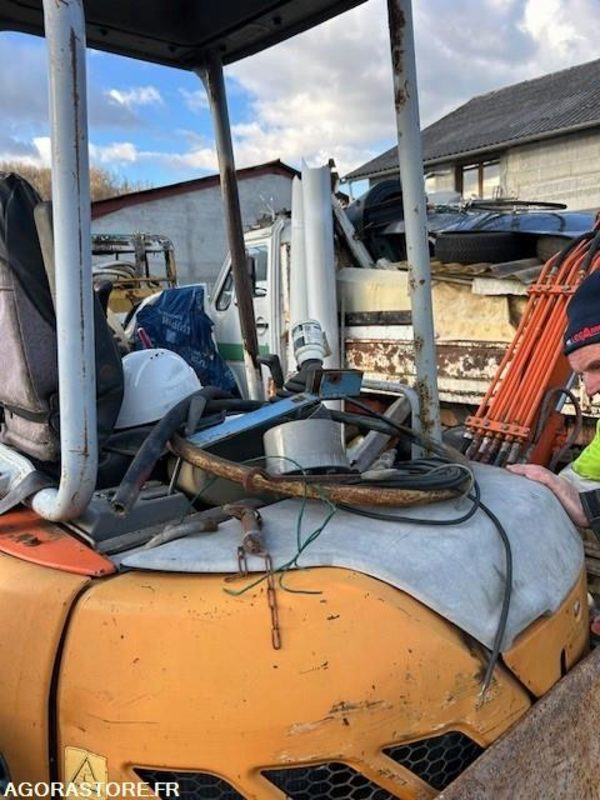 LOT DE 3 MINI-PELLES COMPLETES FIAT KOBELCO E25SR ET NEW HOLLAND EH25 - 2003 - Excavator: picture 1 LOT DE 3 MINI-PELLES COMPLETES FIAT KOBELCO E25SR ET NEW HOLLAND EH25 - 2003 - Excavator: picture 1
